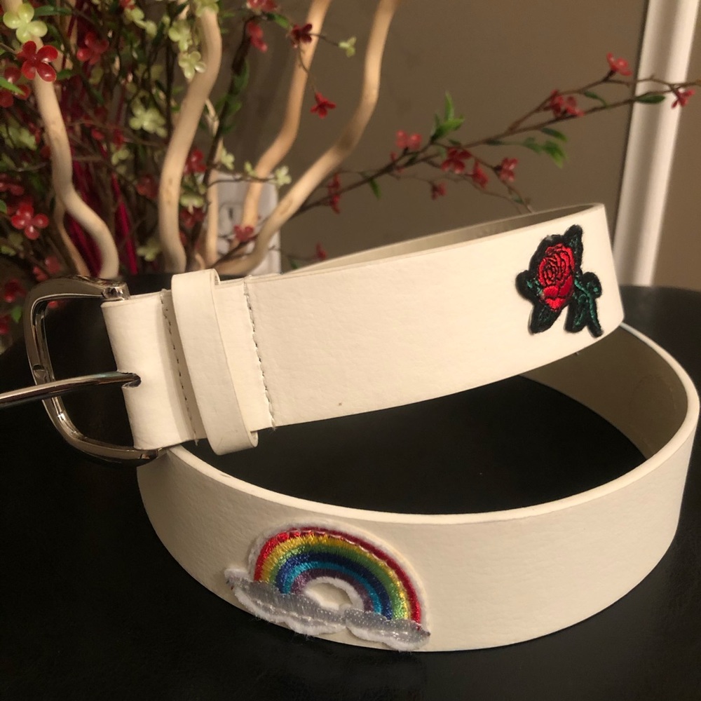 White Embroidered belt